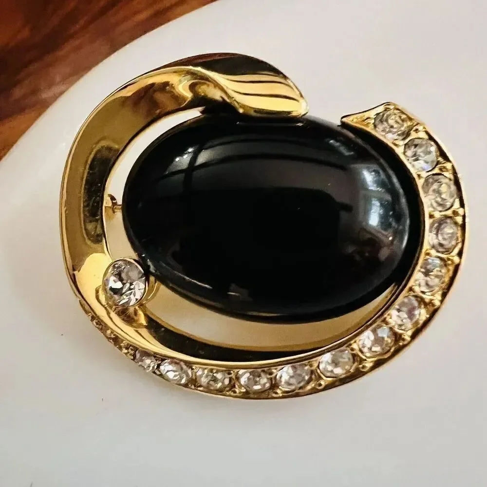 Vintage Crown Trifari Brooch Gold Tone Black Cabochon Rhinestones Mcm Swirl 4183